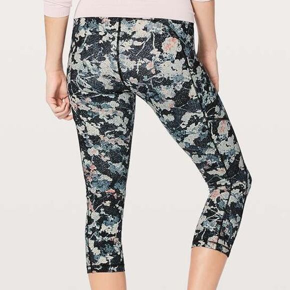 Lululemon Speed Up Crop 21" Spring Bloom Multi Women's Sz 2 Excellent Condition - Picture 2 of 11
